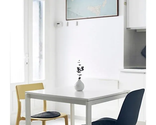 Taking A Walk In The Beating Heart Of Navigli * 밀라노