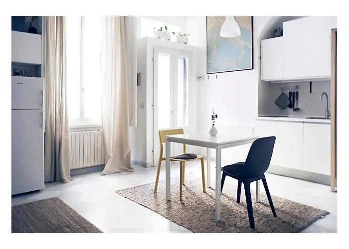 아파트 Taking A Walk In The Beating Heart Of Navigli *