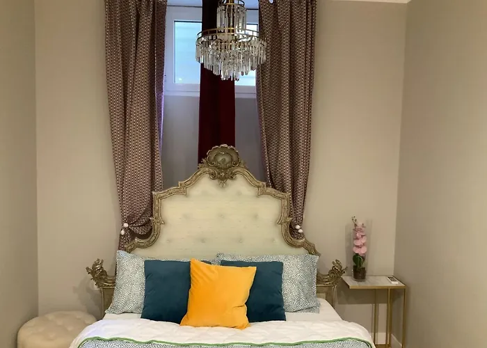 Beautiful Basement-tony Appartment-in The Heart Of