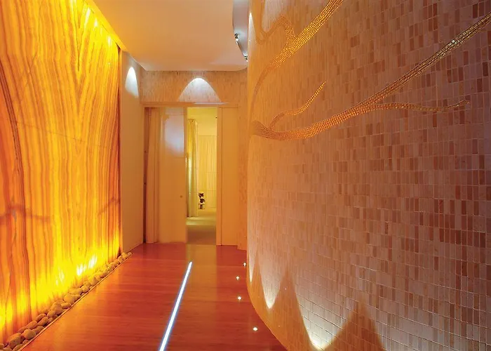 Baglioni Carlton - The Leading Of The World