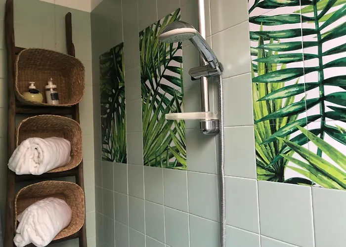 Charming Elise- Close To Station *