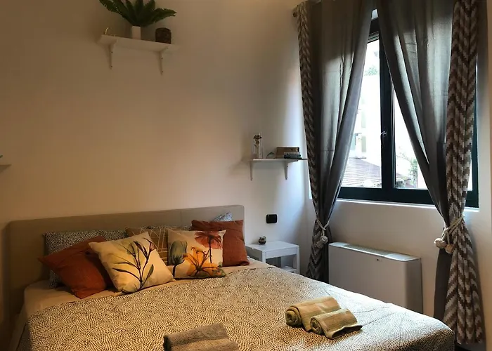 Charming Elise- Close To Station