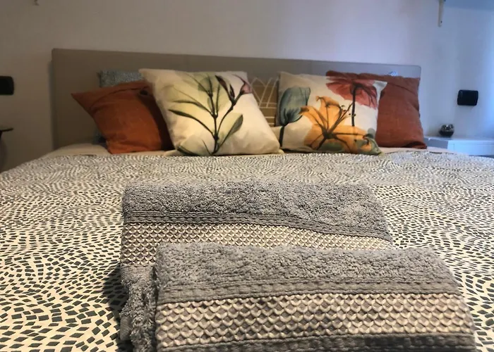 Charming Elise- Close To Station Apartmán