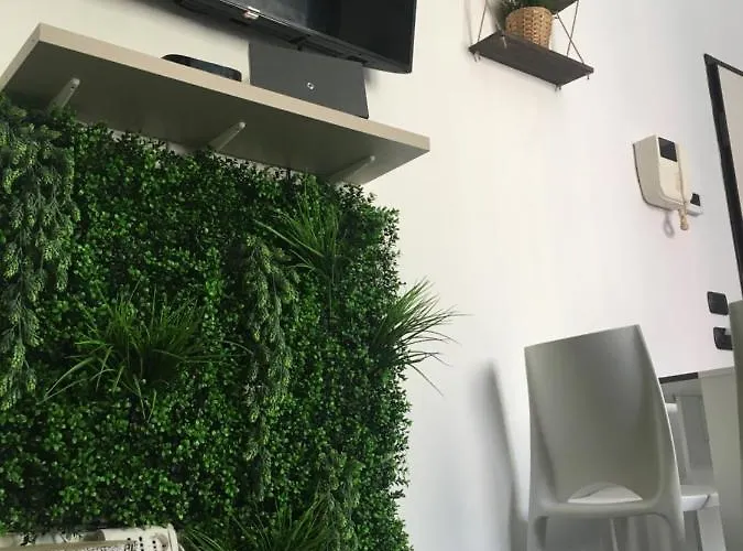 Charming Elise- Close To Station