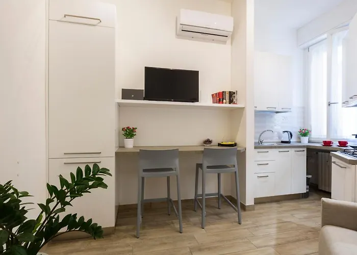 Yellow Line Apartment Milan