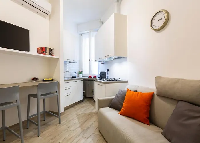 Yellow Line Apartment Milan
