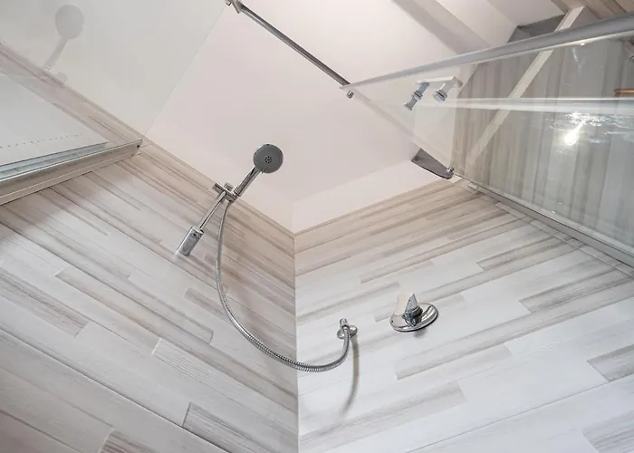 The Rent - Modern Two Bedroom In Milano