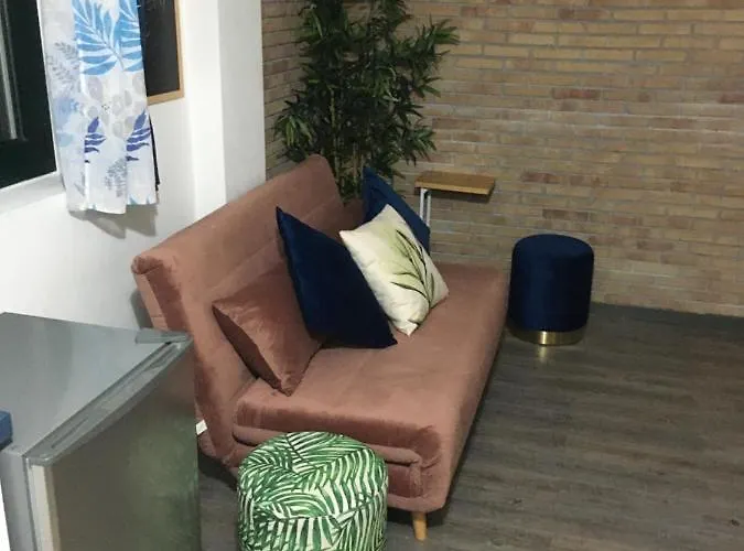 Charming Elise- Close To Station *