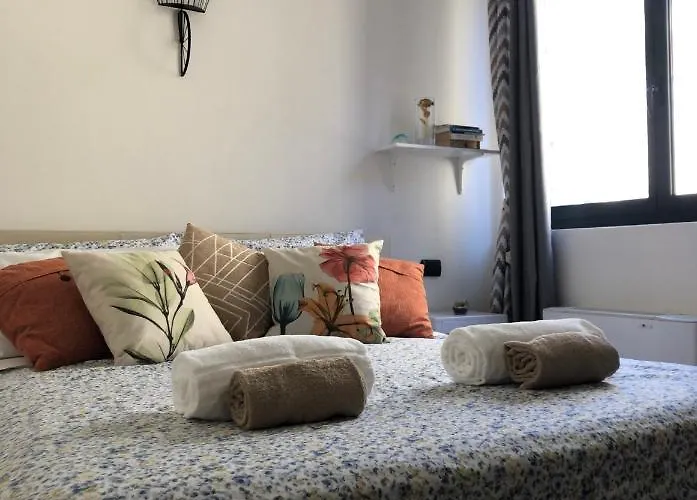 Charming Elise- Close To Station Milán