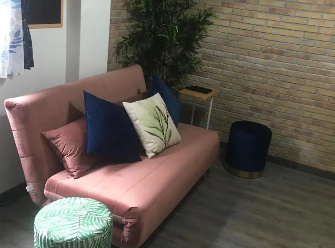 Charming Elise- Close To Station Milán