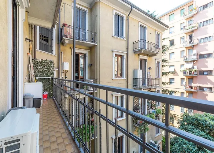 Guesthost - Lovely Near Piazza Firenze! Apartment *