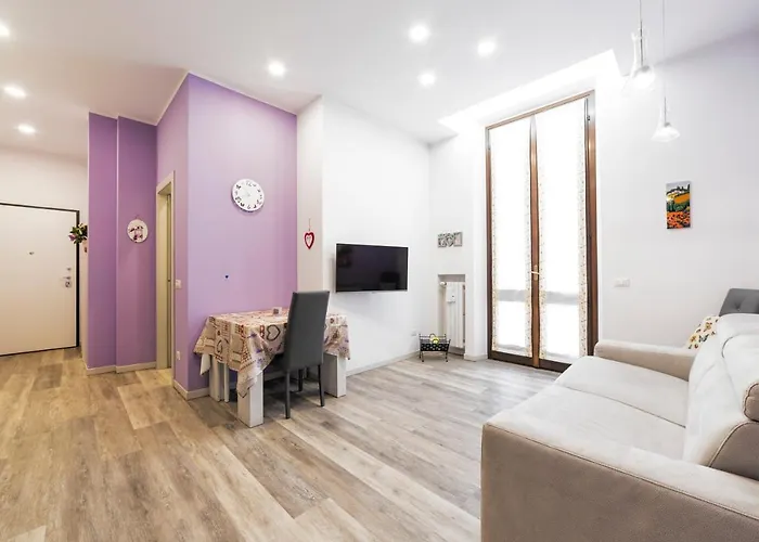 Guesthost - Lovely Near Piazza Firenze! Apartment *