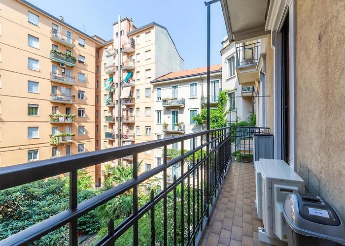 Apartment Guesthost - Lovely Near Piazza Firenze!
