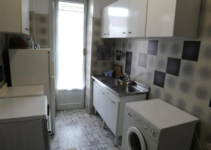 Lejlighed Milano: Accogliente In Zona Comoda Milano