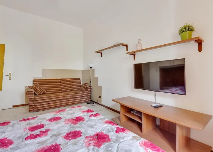 Guesthost - Polytechnic Lovely And Cosy Flat