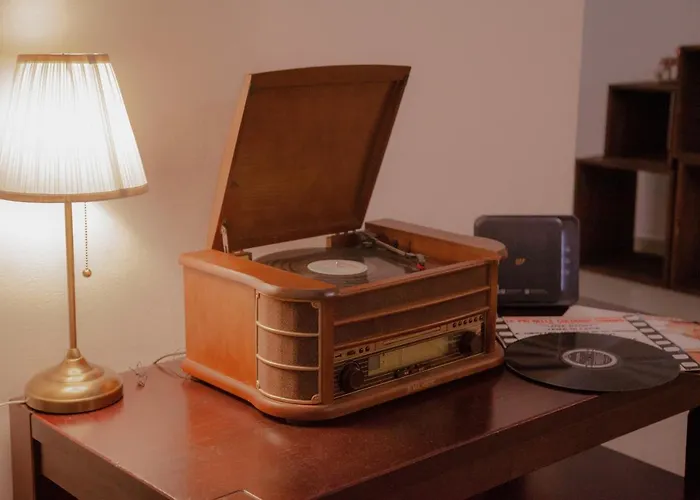 The Wine Cave, Spacious 2Bdr 100Sqm Apartment, Steps From Milano Centrale, Ideal For Large Families And Groups - Strong Wifi