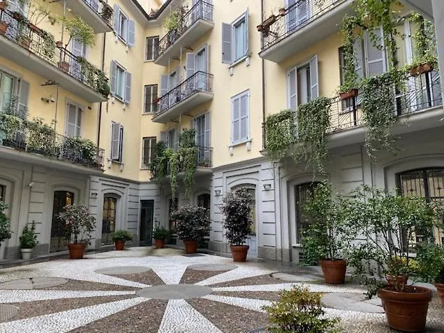 Spacious & Elegant Near Corso Como - Maroncelli Apartment Milan