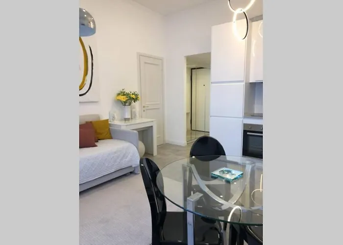 Casa Alberto Da Giussano, Elegante Bilocale In Centro Con Balcone Sul Parco 公寓 *