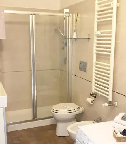 Con Due Da Letto Max 8 Persone Maciacchini Wi Fi Gratuito Moderno Bella Vista Nuova Gestione Apartament Mediolan