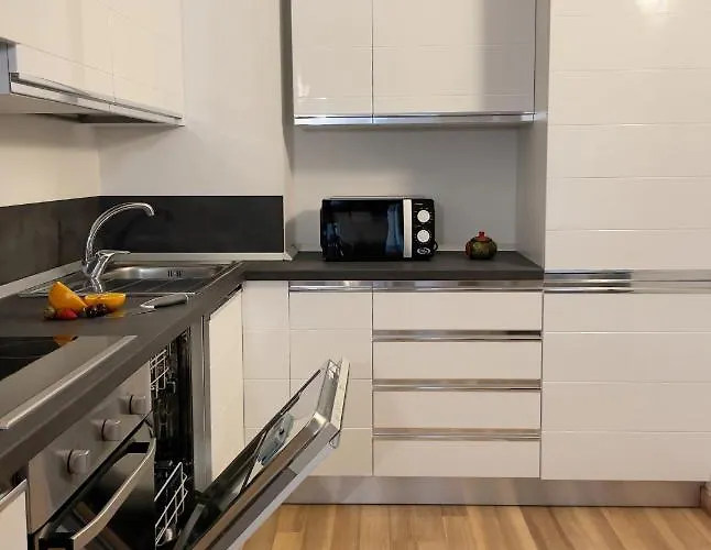 Rentopolis - Palazzo Candiani * Mailand