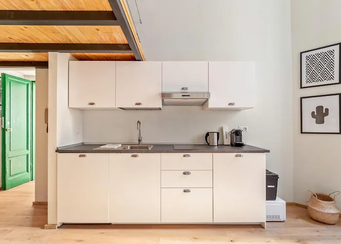 Guesthost - Porta Venezia Modern Loft - The Door *