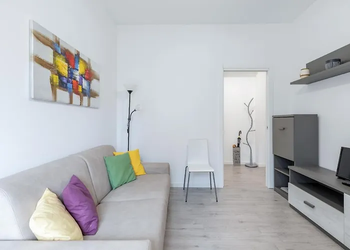 Piazza De Angeli M1 Comfortable Flat With Balcony