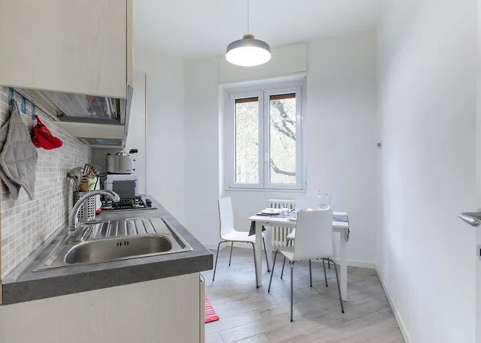 Piazza De Angeli M1 Comfortable Flat With Balcony