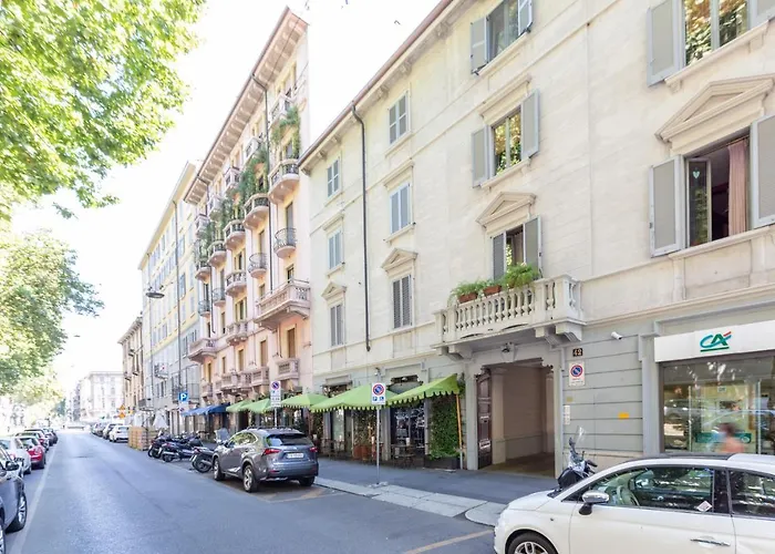 Апартаменты Easytopstay - Tricolore Modern And Cozy *