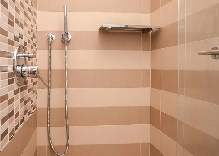 The Rent - Bright Two-bedroom In De Amicis מילאנו