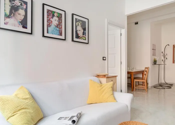 Guesthost - Stazione Cozy And Functional Flat Apartment