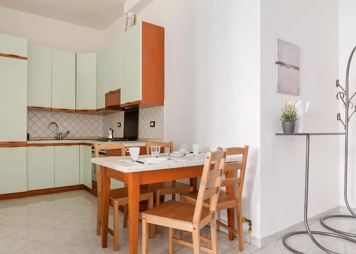 Guesthost - Stazione Cozy And Functional Flat Appartement *