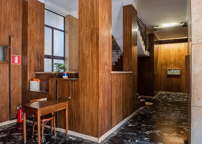 The Rent - Bright Two-bedroom In De Amicis *