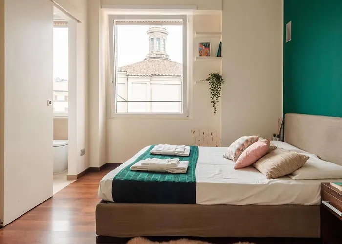 The Rent - Bright Two-bedroom In De Amicis