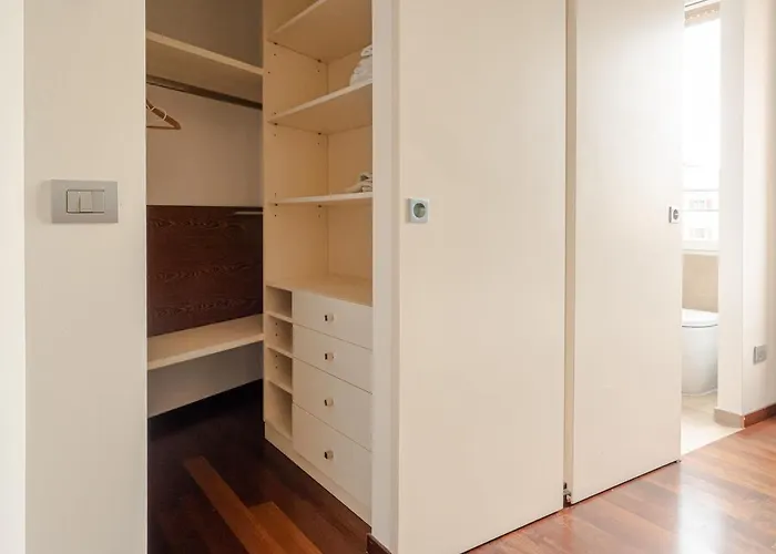The Rent - Bright Two-bedroom In De Amicis Apartment