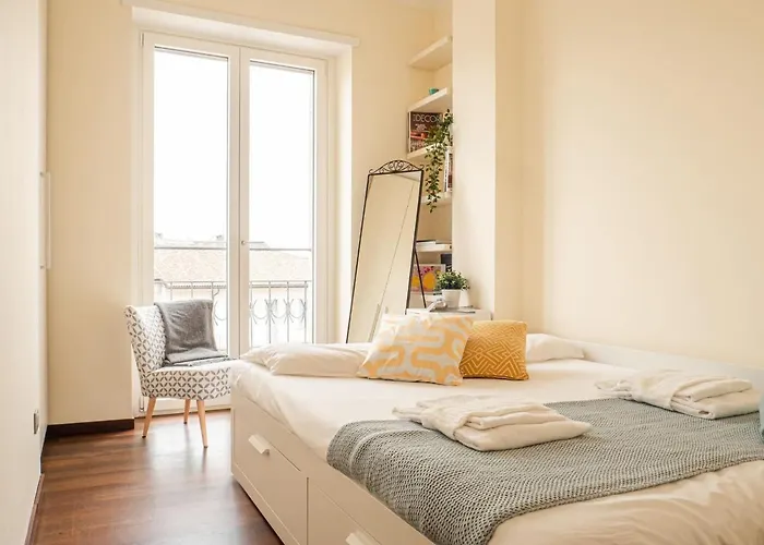The Rent - Bright Two-bedroom In De Amicis