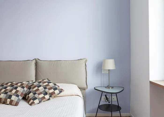 Easytopstay - Tricolore Modern And Cozy