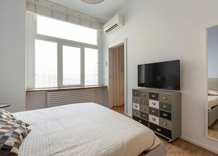 Easytopstay - Tricolore Modern And Cozy Милан