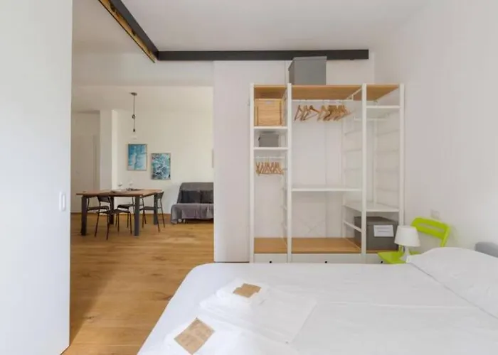 Guesthost - Life & Mico Cosy And Functional