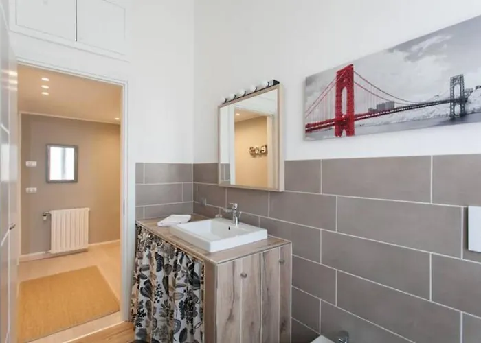 Guesthost - Piazzale Susa Bright Flat Con Veranda * ミラノ