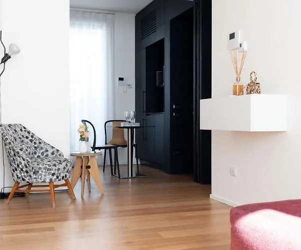 Bmore Duomo - Luxury Near Duomo Apart Otel Milano