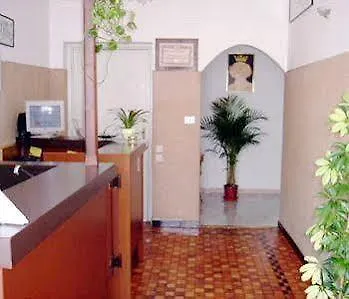 فندق سان توماسو *