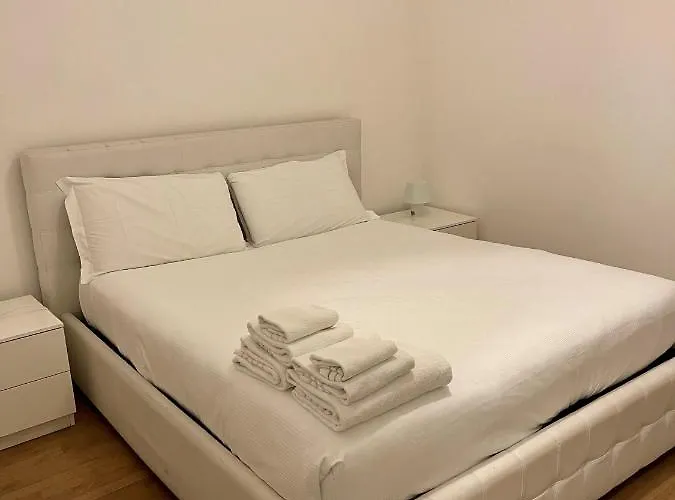 Easy - And Navigli Milano