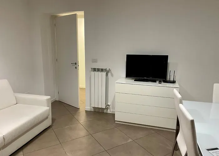 Easy - And Navigli 3* Milano