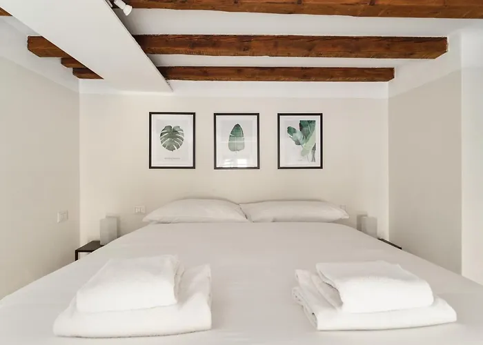 Guesthost - Porta Venezia Modern Loft - The Door *