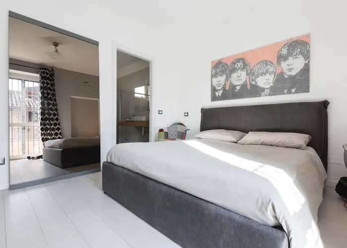 Unique 4 Storey House On Naviglio 4bd, 4bt Mediolan