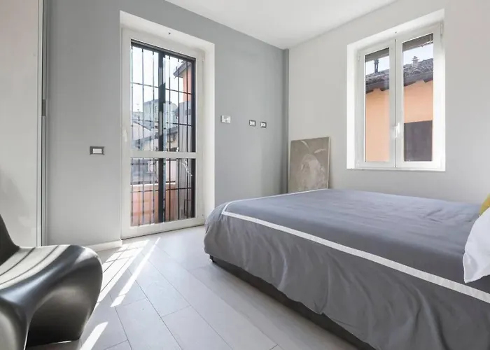 Unique 4 Storey House On Naviglio 4bd, 4bt
