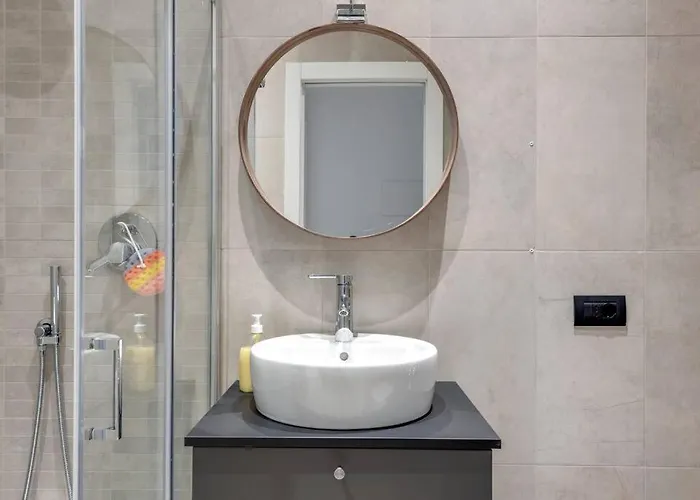 Easylife - L Abbraccio Dell Affascinante P Romana Milano