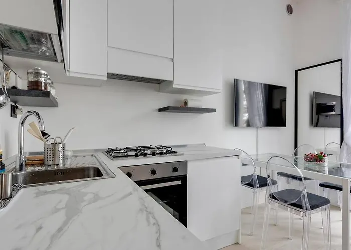 Easylife - L Abbraccio Dell Affascinante P Romana Milano