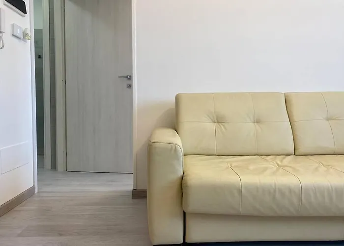 In - Bicocca Near Apartman *