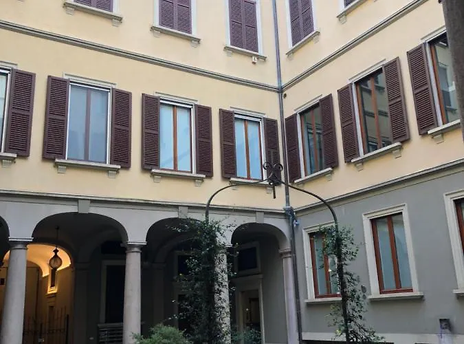 Youhosty - Del Lauro 6 * Milaan